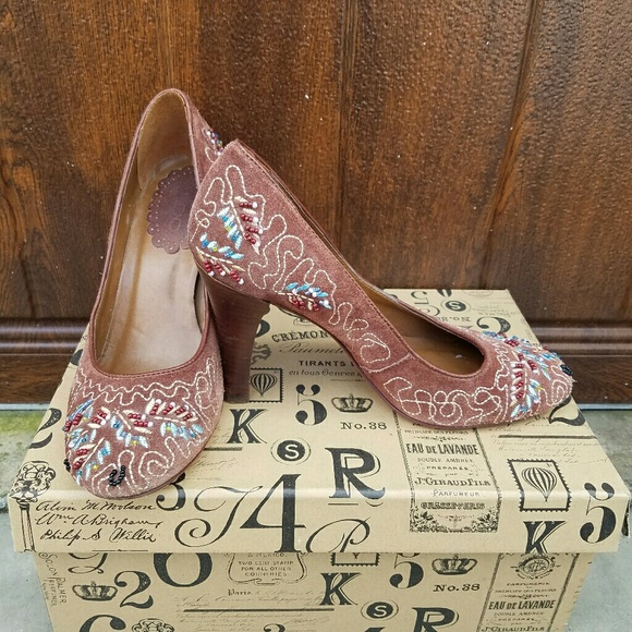 Vintage Beautiful Suede Aldo Embroidered Suede Heels - Picture 3 of 6